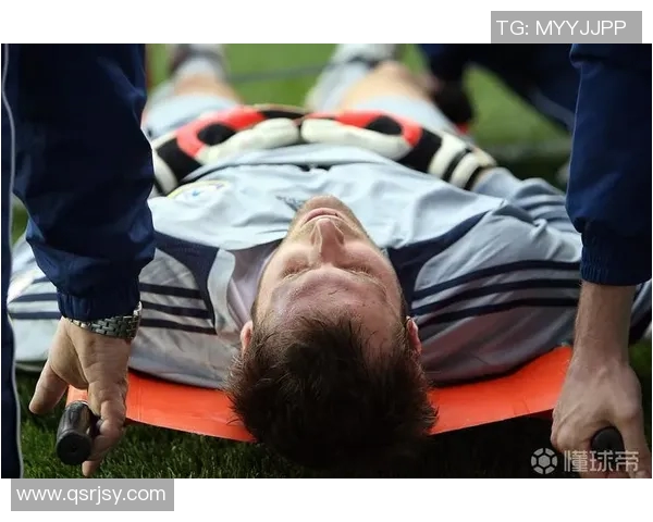 足球明星的魔鬼训练揭秘如何塑造顶级运动员的极限体能与技战术素养